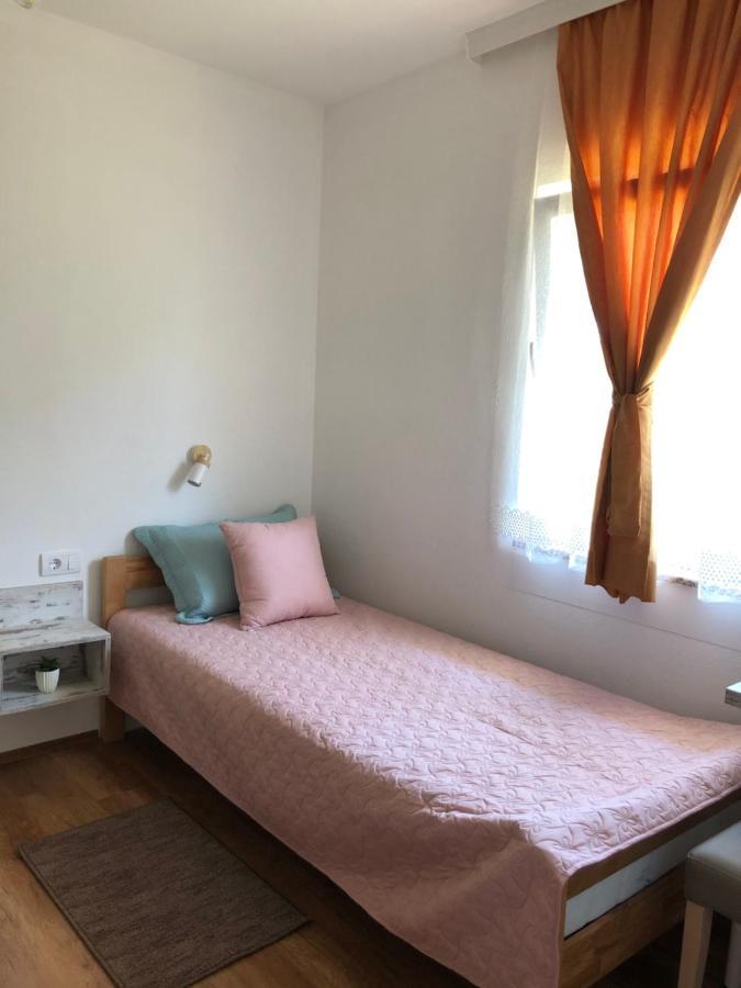 Guesthouse D&D Licko Petrovo Selo ภายนอก รูปภาพ